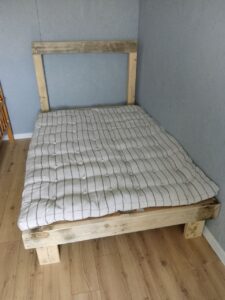 Двуспальная кровать своими руками из дерева