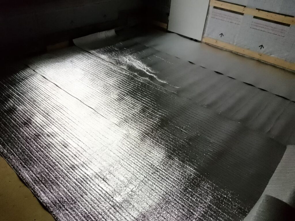 Укладка подложки под плёночный тёплый пол